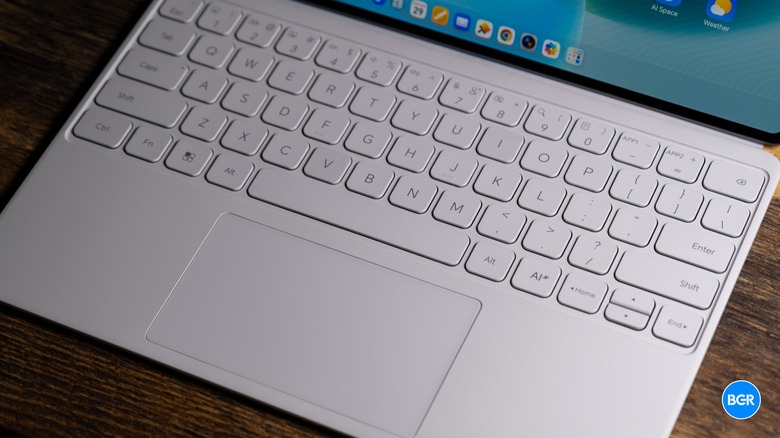 Honor MagicPad4 attached to its official keyboard folio.