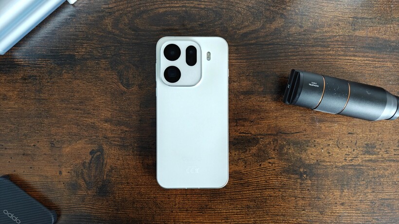 Hand holding the Oppo Find X9 Pro showing the transition to flat edges.
