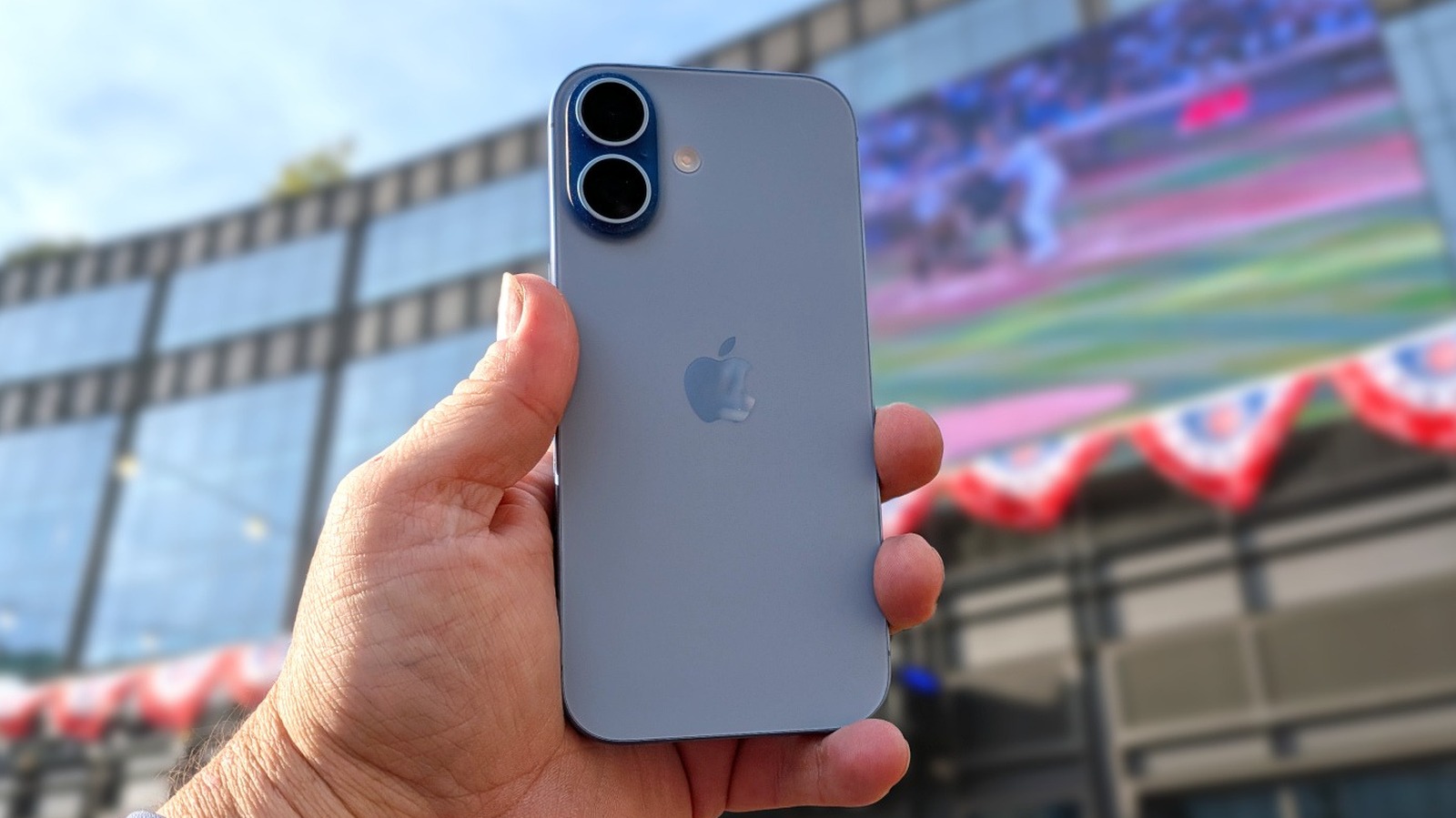 iPhone 17 Review: Why It’s the Smartest Upgrade Choice