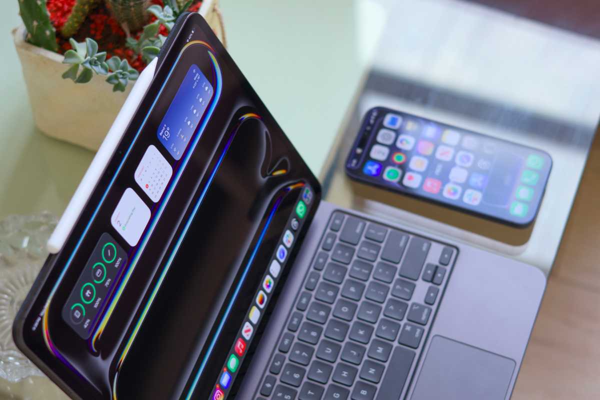Comparison of high-end Apple OLED displays from the iPad Pro and iPhone 17 series.