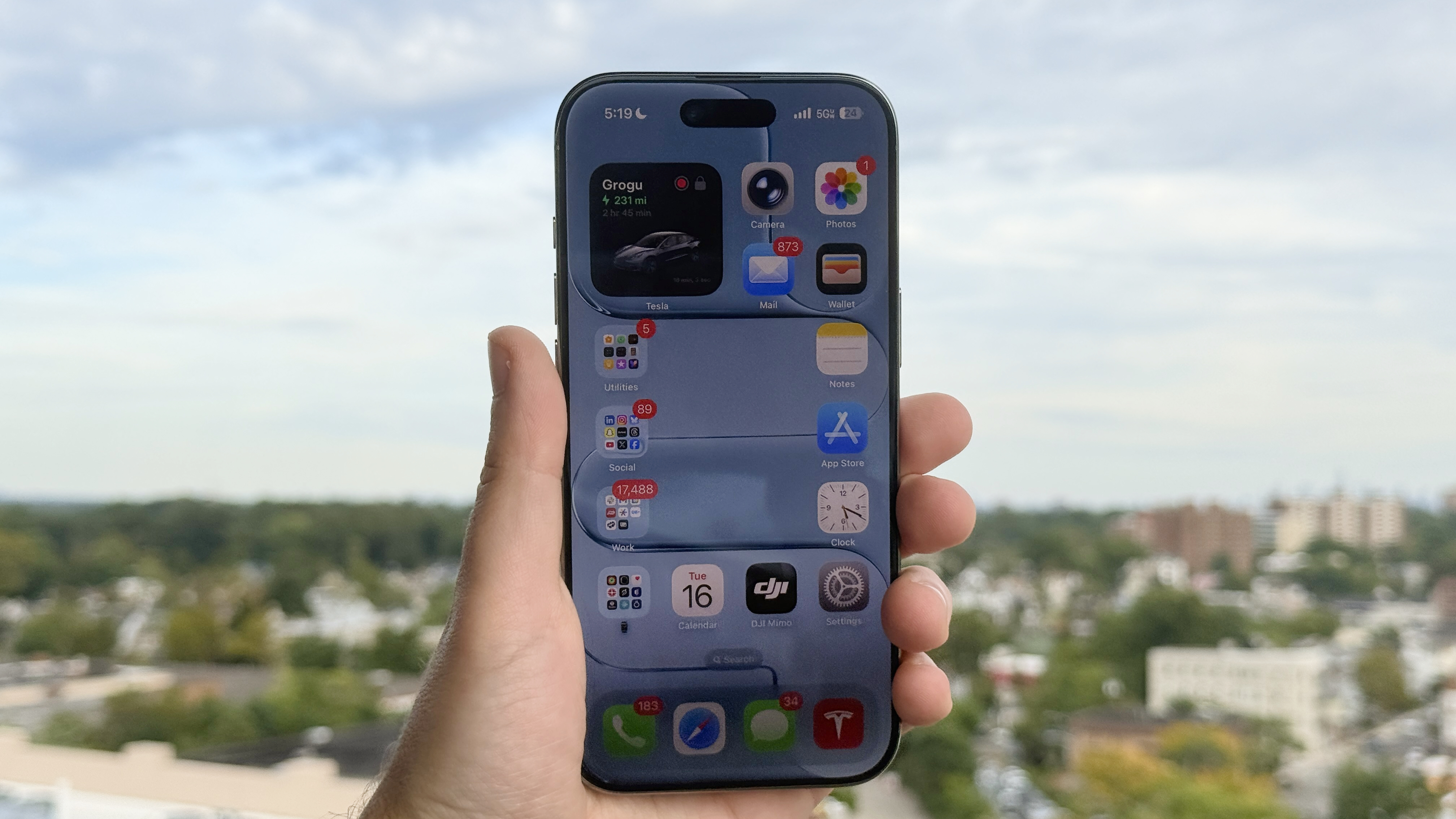 The 6.5-inch OLED display of the iPhone Air showing the Dynamic Island.