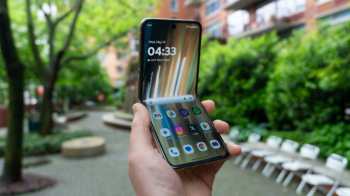 Motorola Razr Ultra Review: The Best Flip Phone Yet?