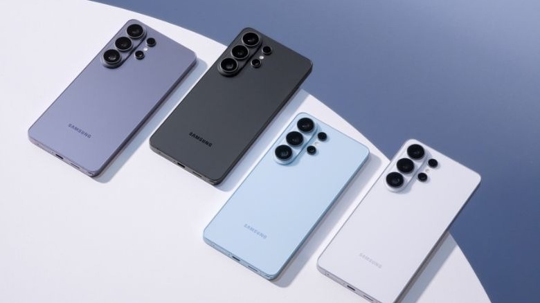 A lineup of Samsung Galaxy S26 Ultra devices in various metallic and pastel colors.