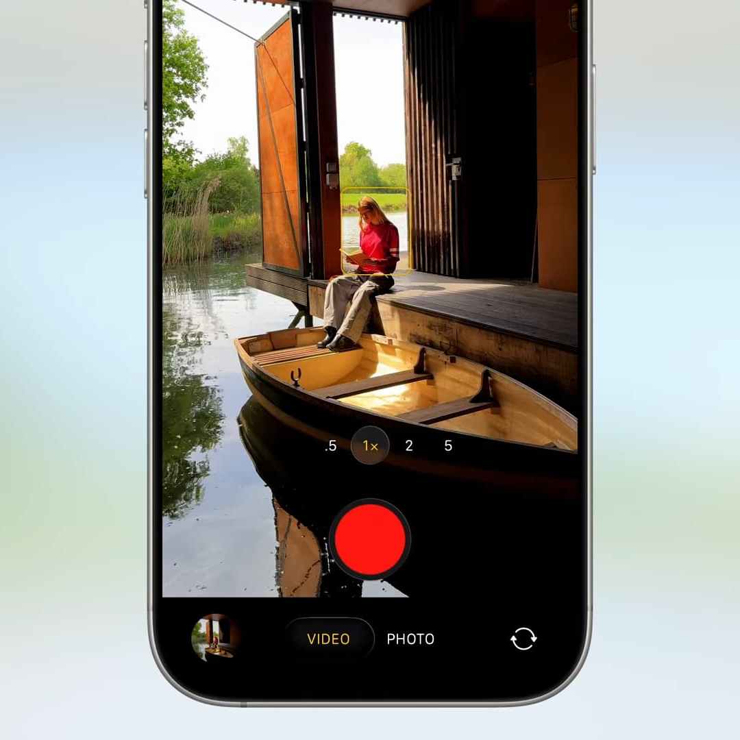 The redesigned and simplified camera user interface on iOS 26.