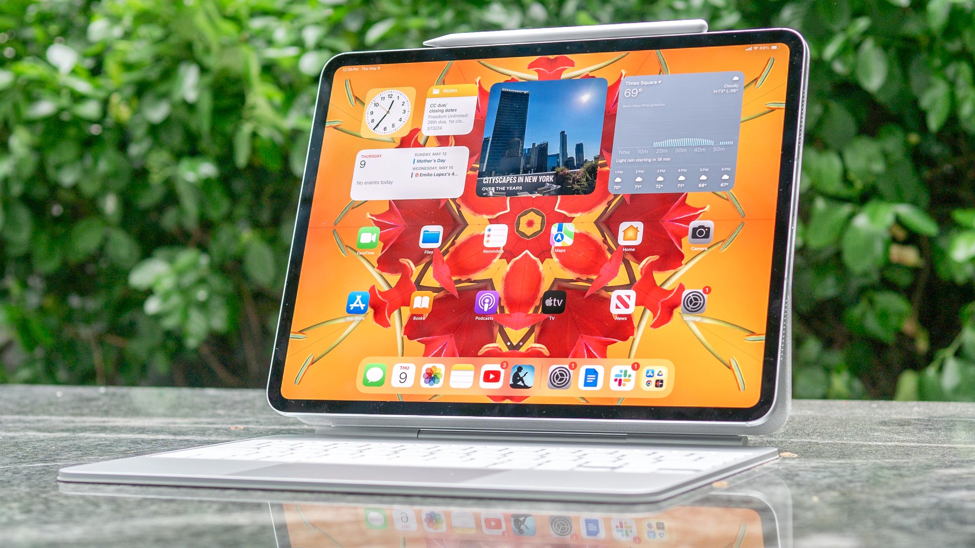 Close-up of the slim aluminum flat-edge design of the 2026 iPad Air.
