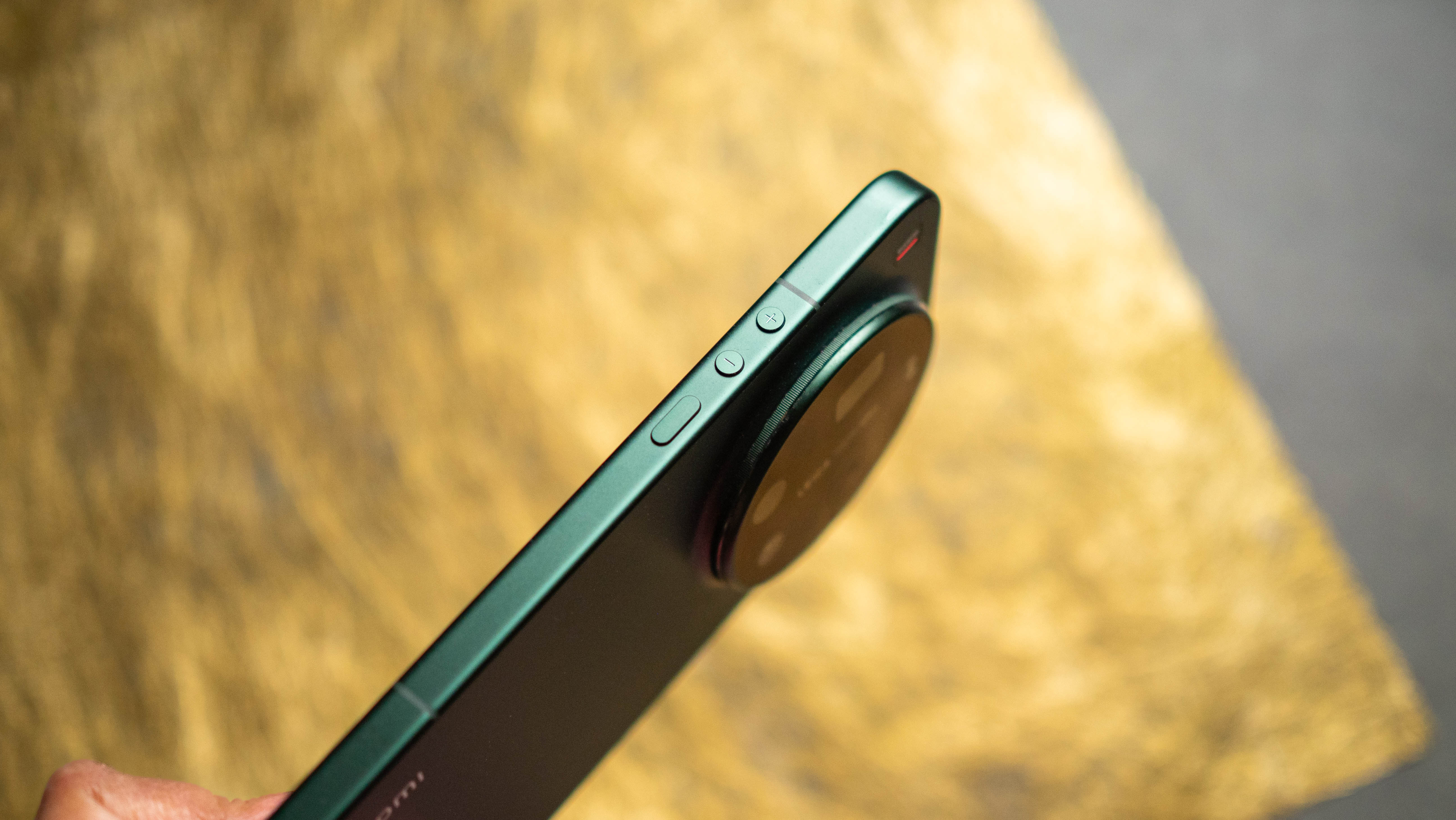 The front display of the Xiaomi 17 Ultra showing high brightness and color accuracy.