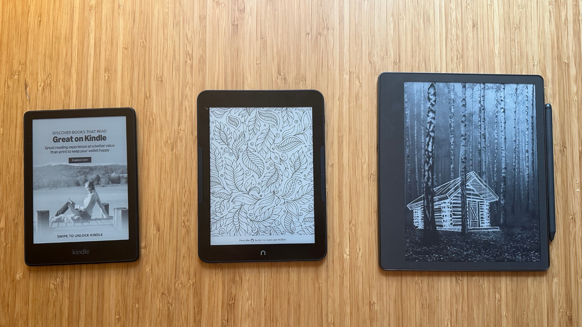 Three different sizes of Kindle and Nook e-ink devices grouped together.