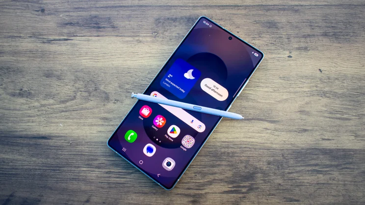 Why Flat Screens Beat Curved Phone Screens in 2026