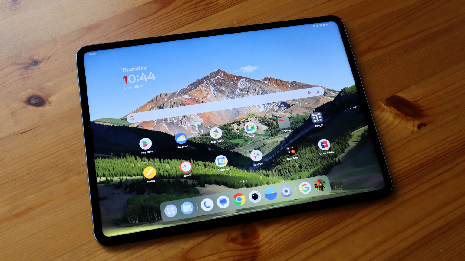 The OnePlus Pad 3 lying on a flat surface showing its expansive high-resolution screen.