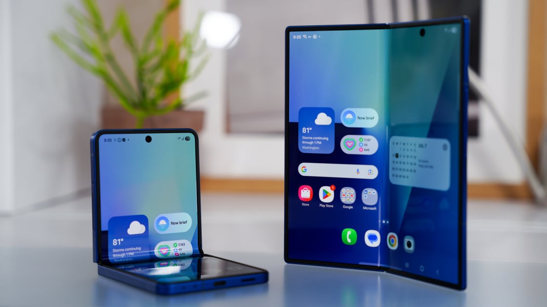 Best Folding Phones 2026: Expert Reviews & Tests
