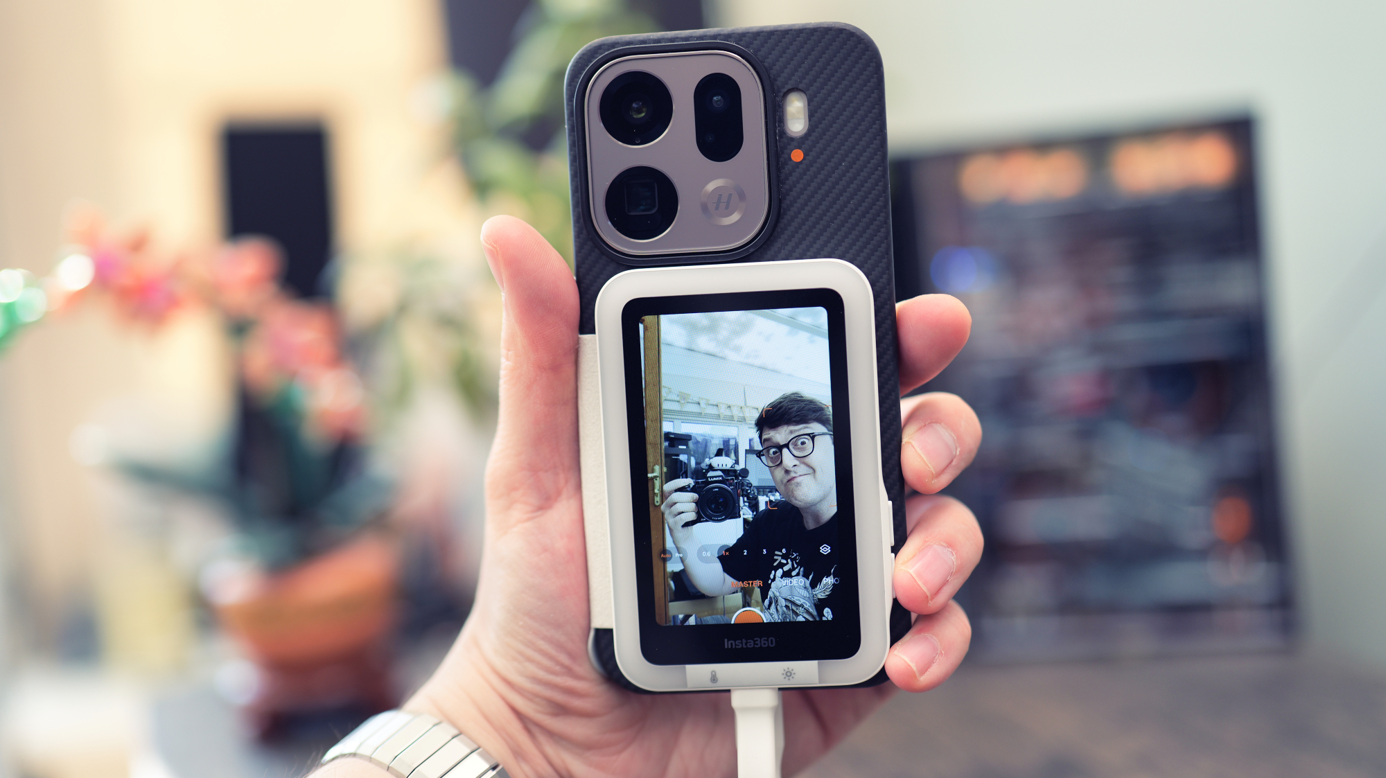 A person vlogging outdoors in bright daylight using the Insta360 Snap Selfie Screen.