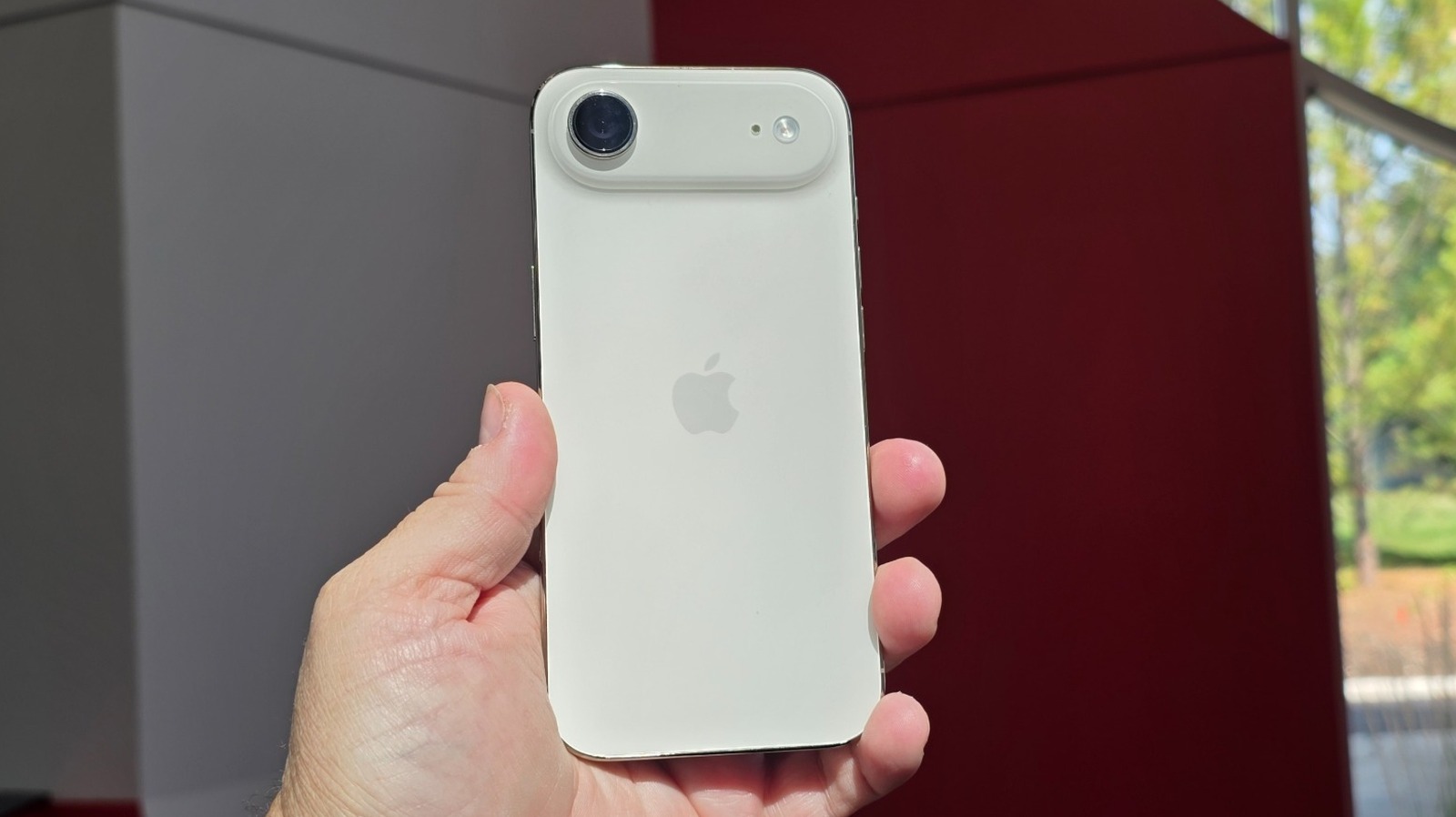 iPhone Air Review: Is the Slim Design Worth the Sacrifice?