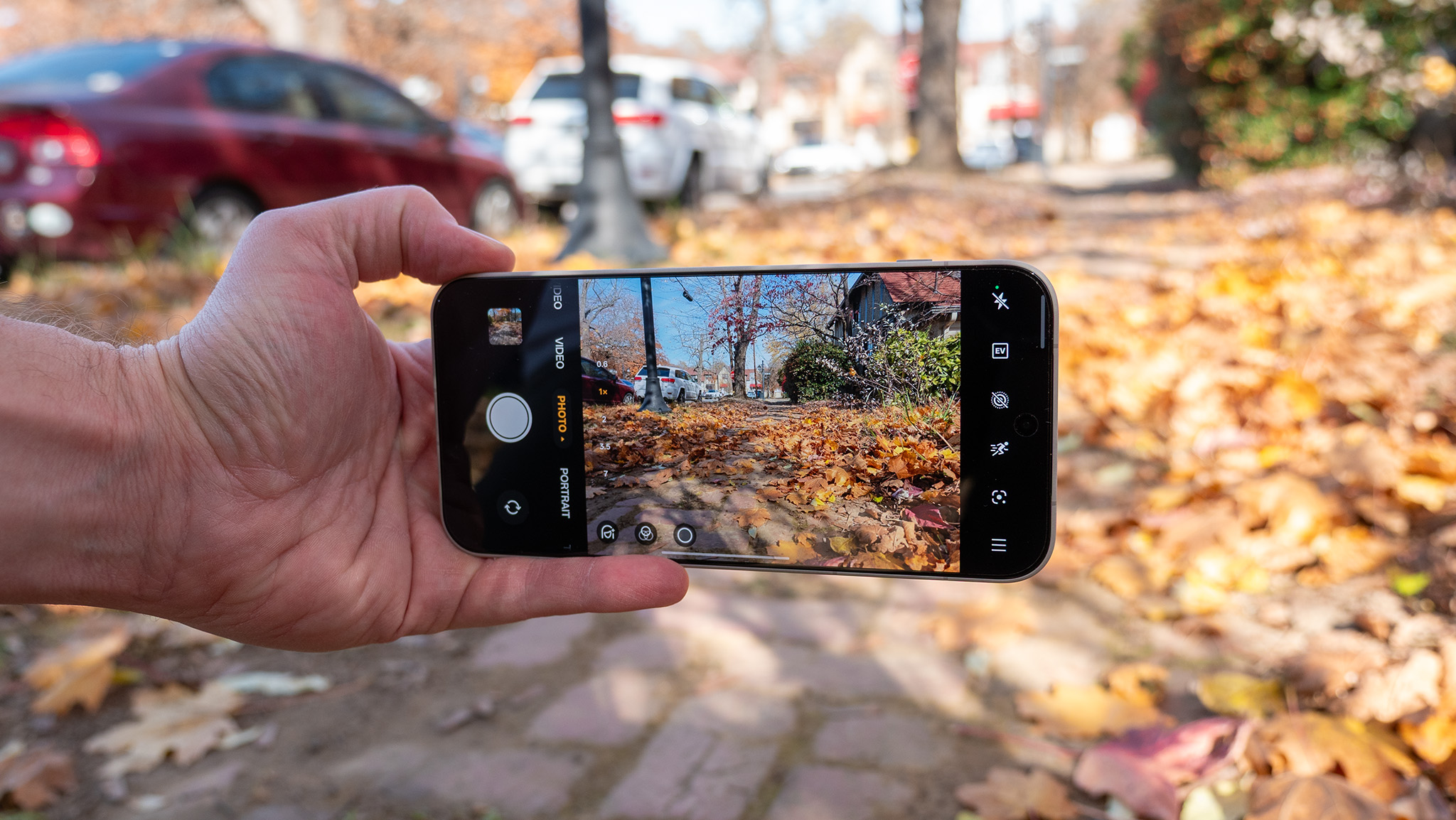 Screen capture of the OnePlus 15 camera viewfinder interface.